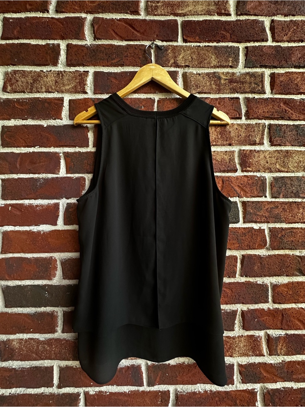 Versona Black Sleeveless Crew Neck Tank - Picture 2 of 3
